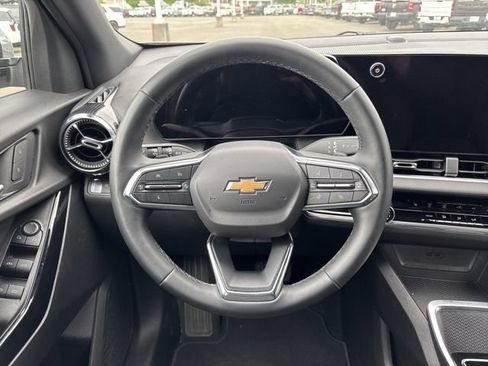 Used 2025 Chevrolet Equinox LT FWD image 11