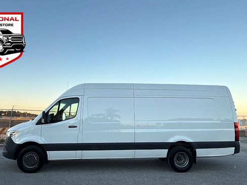 Used 2023 Mercedes-Benz Sprinter 4500 image 1