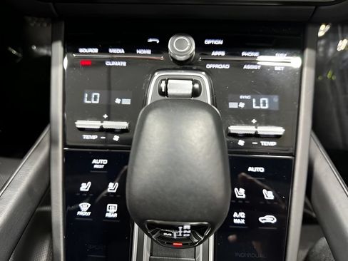 Certified 2023 Porsche Cayenne Platinum Edition AWD/4WD image 26