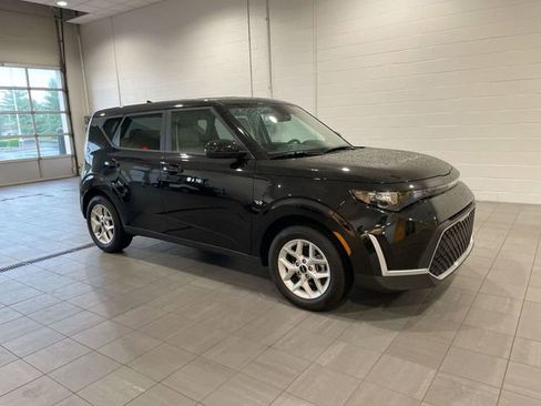 Used 2025 Kia Soul LX w/ LX Technology Package FWD image 6