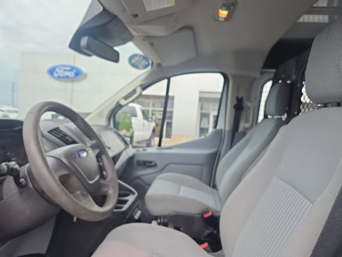 Used 2016 Ford Transit 250 130 Low Roof RWD image 21