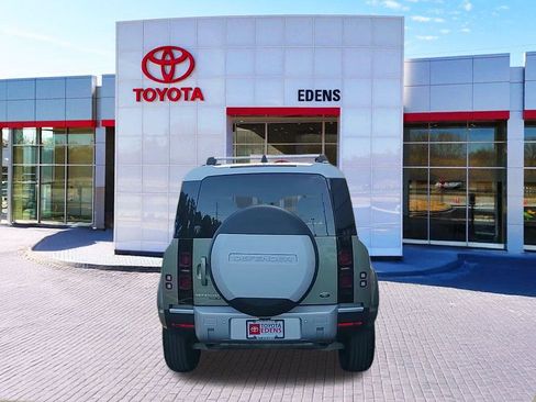 Used 2020 Land Rover Defender 110 SE image 4