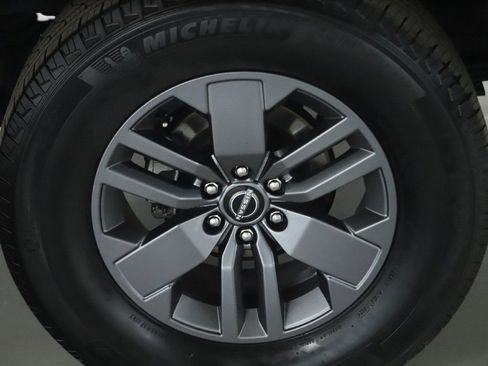 Certified 2025 Nissan Frontier SV image 40