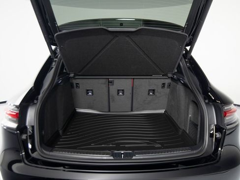 New 2026 Porsche Macan Turbo image 44