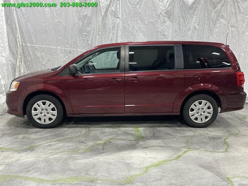 Used 2018 Dodge Grand Caravan SE w/ UConnect Hands-Free Group image 13