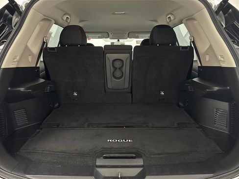 Certified 2017 Nissan Rogue SV w/ SV Premium Package image 12