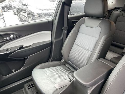 New 2026 Chevrolet Trax LT w/ Sunroof Package image 24