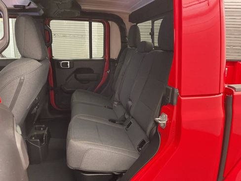 New 2025 Jeep Gladiator Sport image 17