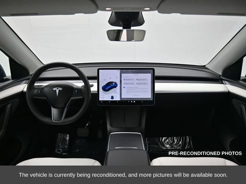 Used 2025 Tesla Model Y Long Range image 15