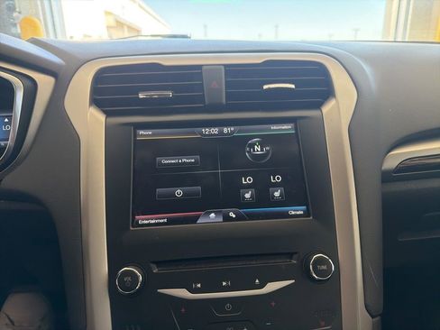 Used 2014 Ford Fusion SE w/ Equipment Group 202A FWD image 9