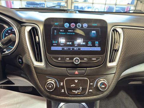 Used 2016 Chevrolet Malibu LT image 18