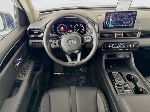 New 2025 Honda Pilot Touring image 28