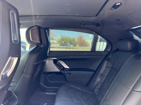 Used 2023 BMW 760i xDrive AWD/4WD image 31