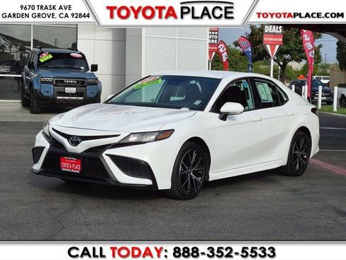 Used 2024 Toyota Camry SE FWD image 1