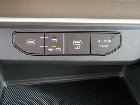 Certified 2026 Kia Carnival FWD image 33