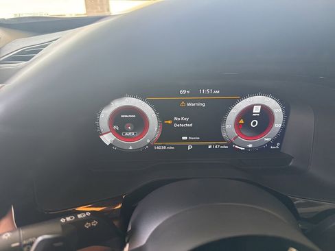 Used 2025 Nissan Pathfinder Platinum image 11