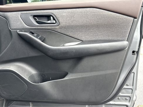 Used 2023 Nissan Rogue S FWD image 12