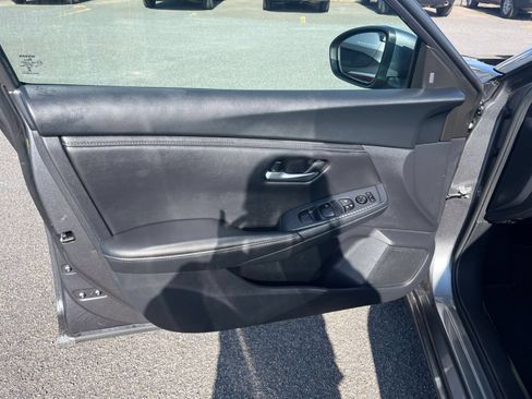 Used 2025 Nissan Sentra SV FWD image 18