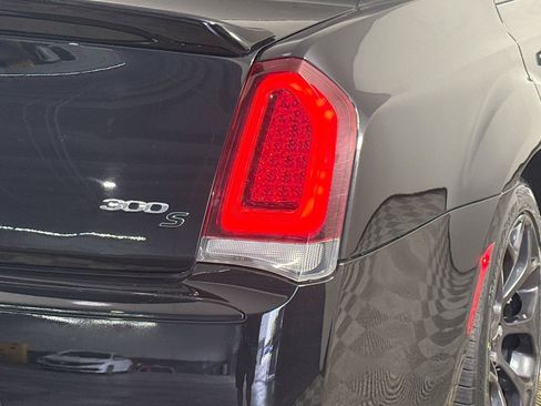 Used 2019 Chrysler 300 S RWD image 34