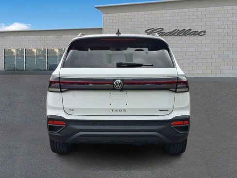 Used 2025 Volkswagen Taos SE AWD/4WD image 5