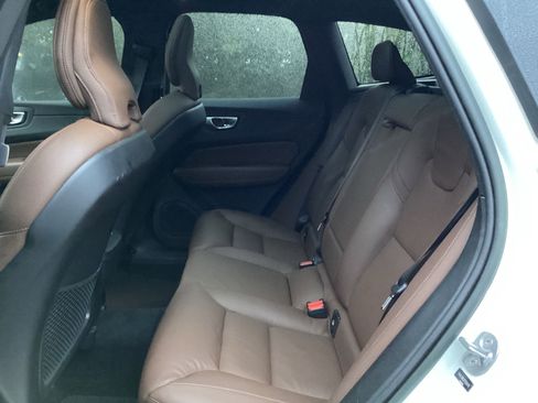 Certified 2023 Volvo XC60 B5 Plus w/ Protection Package Premier image 32