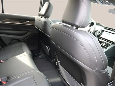 New 2026 Jeep Grand Cherokee Altitude image 19