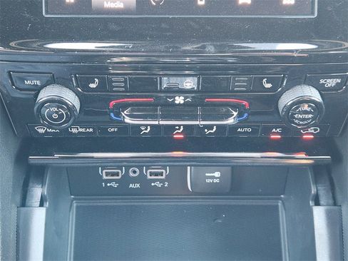 New 2025 Jeep Grand Cherokee Altitude image 15