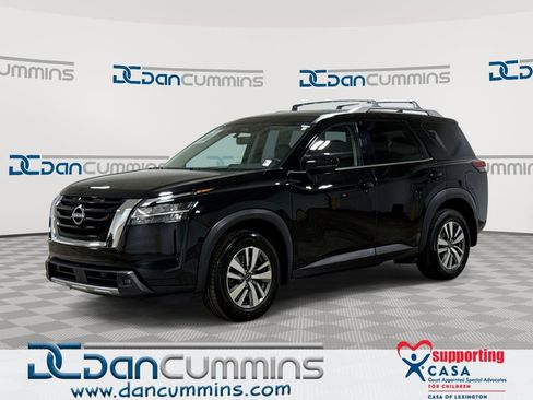 Used 2022 Nissan Pathfinder SL image 1