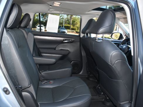 Used 2020 Toyota Highlander Limited image 20
