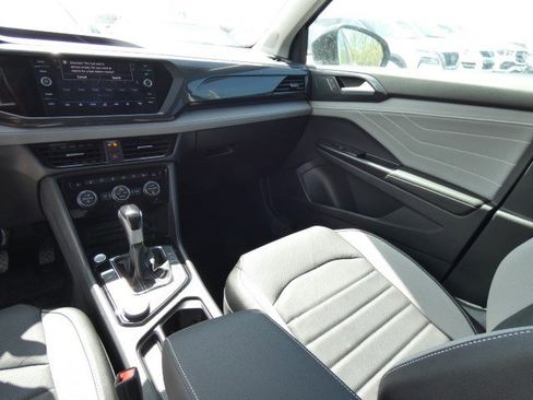Used 2024 Volkswagen Taos SEL image 13