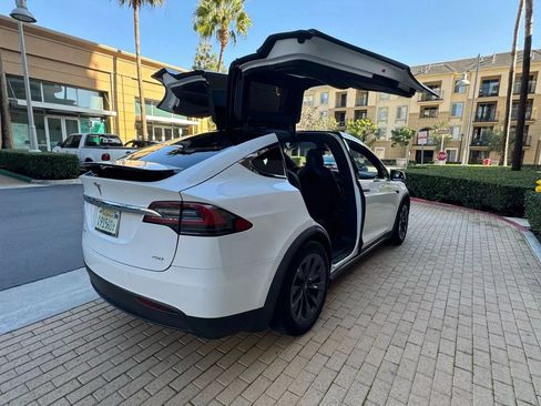 Used 2018 Tesla Model X 75D AWD/4WD image 5