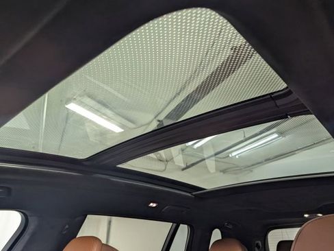 Used 2021 BMW X7 M50i image 16