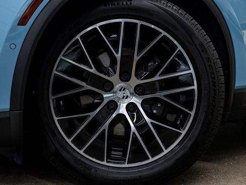 New 2025 Porsche Macan Electric image 17