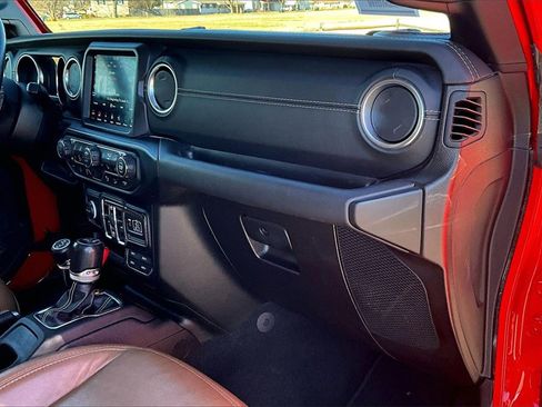 Used 2020 Jeep Wrangler Unlimited Sahara image 13