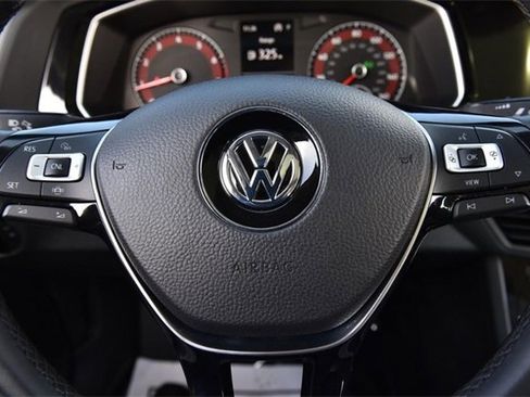 Used 2019 Volkswagen Jetta SE w/ Cold Weather Package image 19