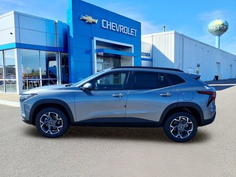 New 2026 Chevrolet Trax LT w/ Driver Confidence Package image 7