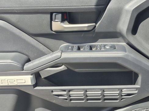 Certified 2024 Toyota Tacoma TRD Off-Road image 14