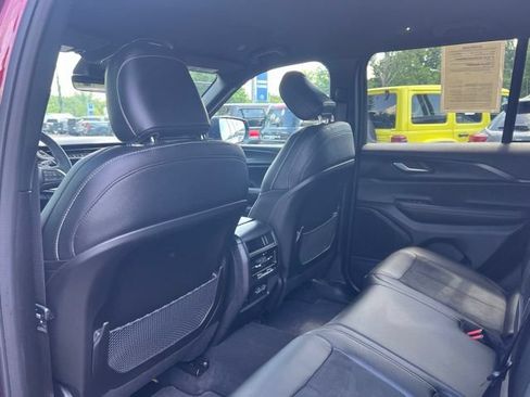 Used 2025 Jeep Grand Cherokee Altitude AWD/4WD image 17