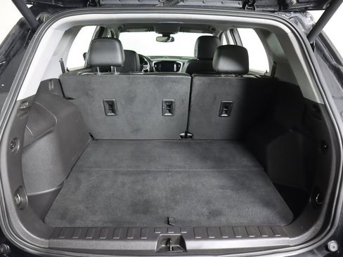 Used 2024 GMC Terrain SLT image 18