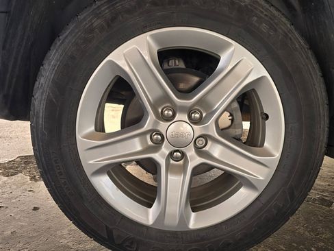 Used 2024 Jeep Compass Sport image 26