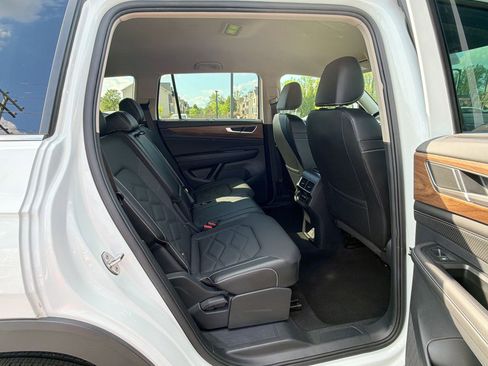 Used 2025 Volkswagen Atlas SE image 25
