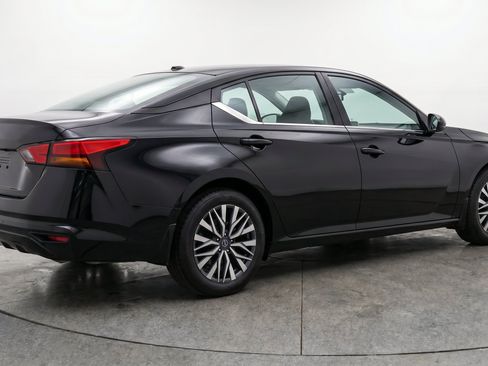 Used 2025 Nissan Altima 2.5 SV FWD image 9