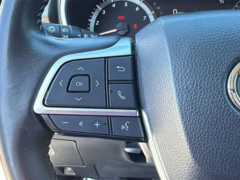 Certified 2023 Toyota Highlander XLE image 21