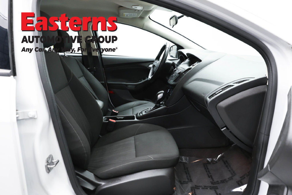 Used 2018 Ford Focus SE w/ Cold Weather Package FWD image 24