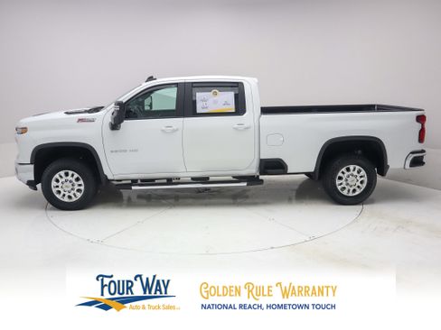 Used 2024 Chevrolet Silverado 2500 LT AWD/4WD image 7