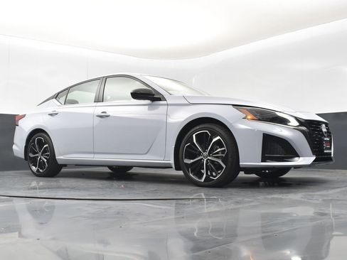 New 2025 Nissan Altima 2.5 SR image 35