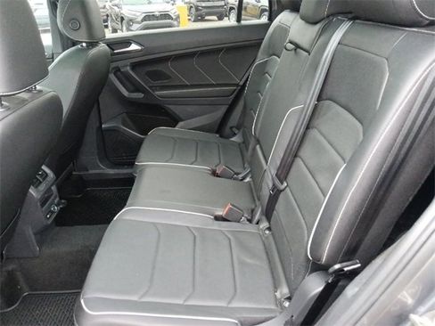 Used 2023 Volkswagen Tiguan SEL R-Line image 28