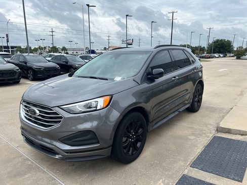 Used 2022 Ford Edge SE w/ Black Appearance Package AWD/4WD image 2