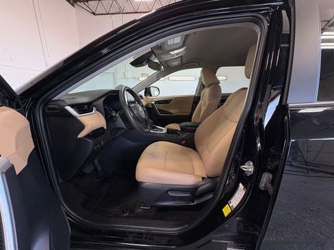Used 2023 Toyota RAV4 LE AWD/4WD image 12