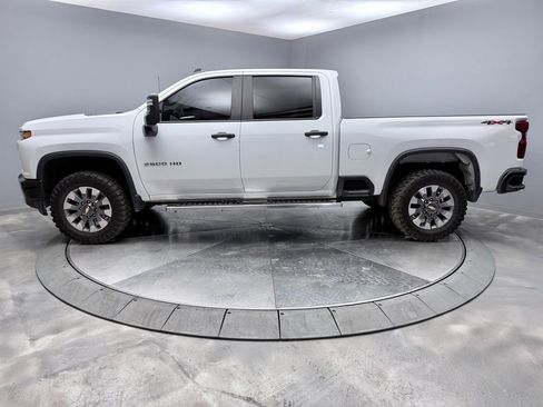Used 2022 Chevrolet Silverado 2500 Custom w/ Custom Value Package image 8